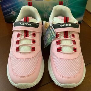 GEOX RESPIRA SNEAKER - SZ 38 / 7.5
